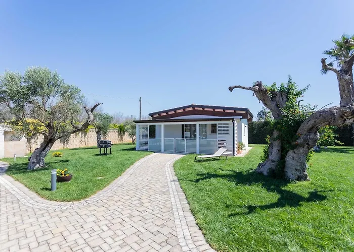 Green House In Villa Con Piscina