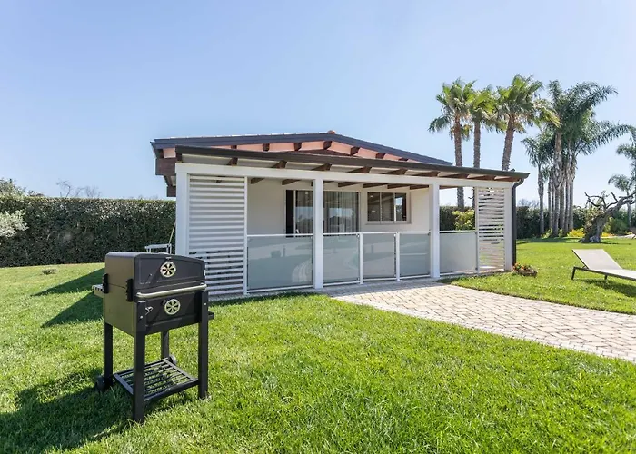 Green House In Villa Con Piscina